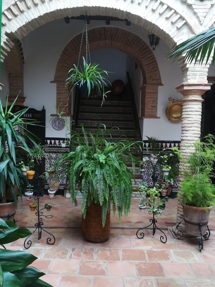 Hostal Comercio การ์โมนา ภายนอก รูปภาพ